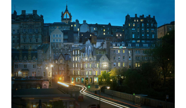the centre of Edinburgh at night