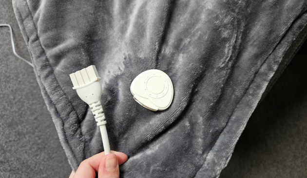 Lakeland The Snuggler Heated Throw connector wire