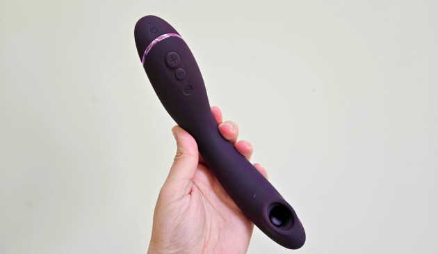 A first-person picture of our Mumsnet tester holding the Womanizer OG Pleasure Vibrator