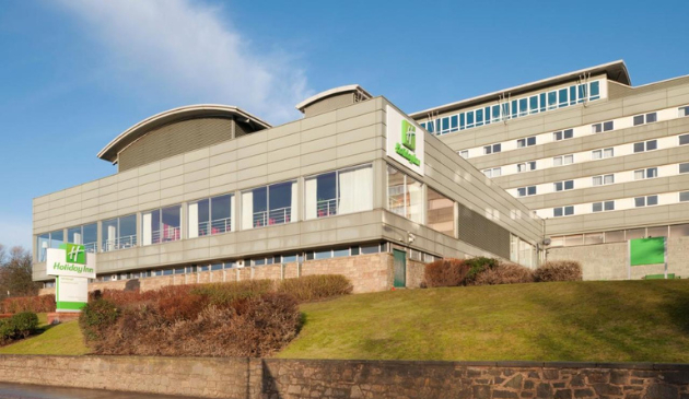 a holiday inn on a slight hill