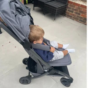 Child sitting in Joolz Aer 2