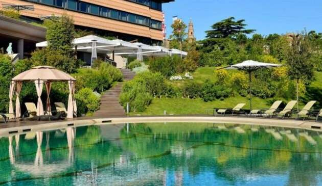 A.Roma Lifestyle Hotel's outdoor swimming pool
