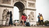 Family standing in front of the Arc de Triomphe
