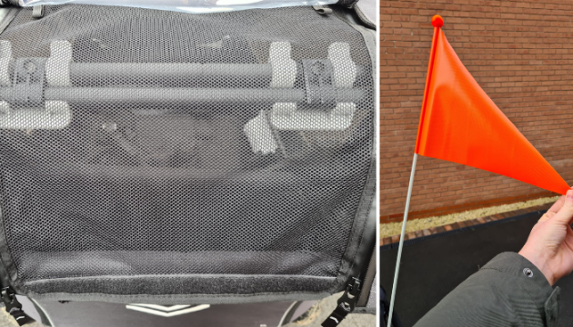 Axkid Grand Tour peekaboo window and safety flag