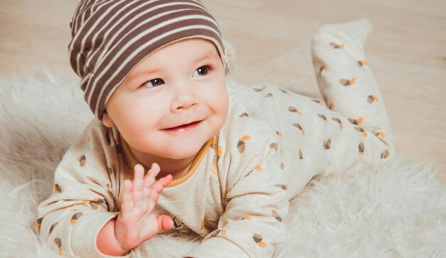 baby waving