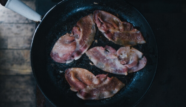 Bacon in a burnt pan