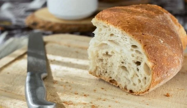 Best bread knives holding