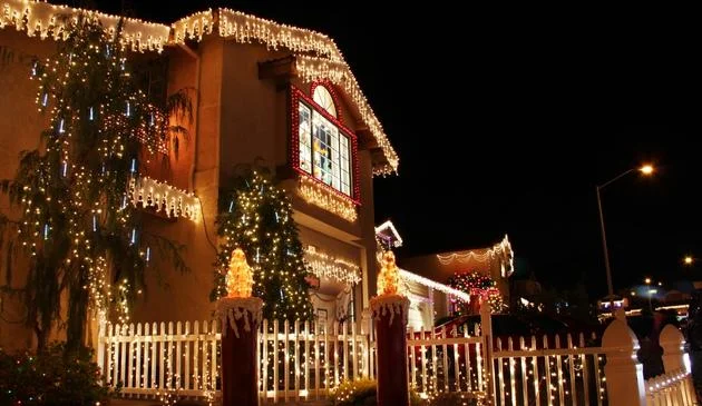 House decorated with Christmas lights
