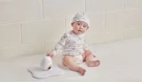 Baby playing with Cubo