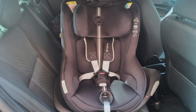Cybex Sirona Gi i-Size in 360-degree rotation