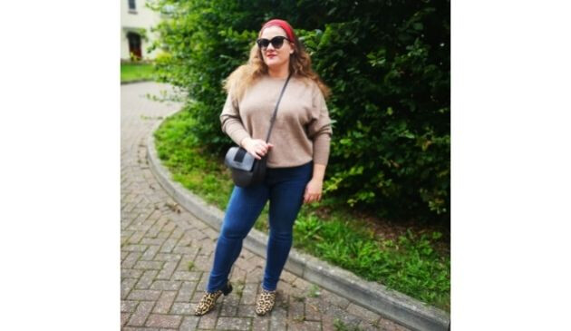 Frenchie Mummy in UNIQLO wool jumper