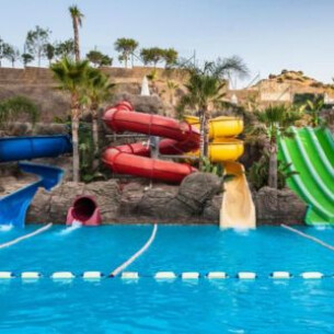 Globales Los Patos Park slides