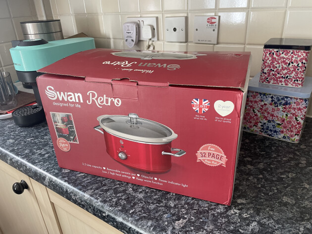 Swan Retro Slow Cooker packaging