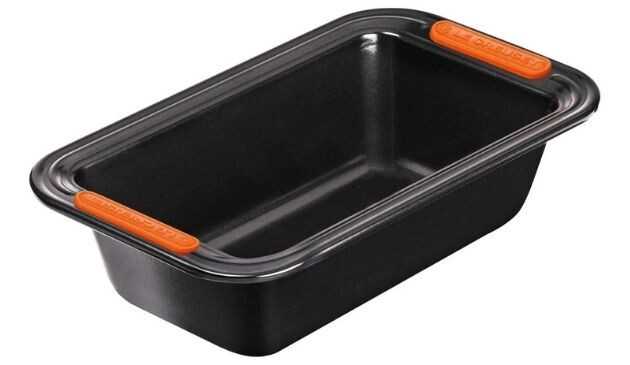 Le Creuset cake tin