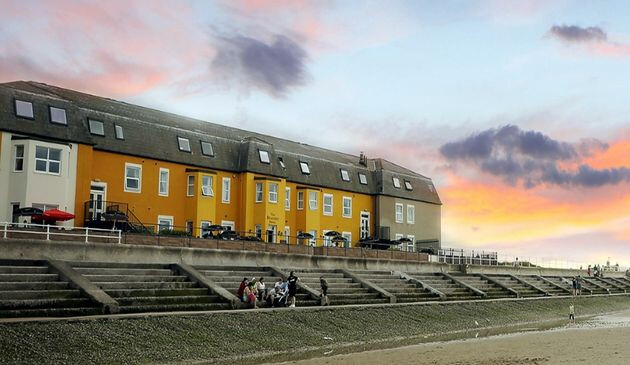 Beaches Hotel, Prestatyn