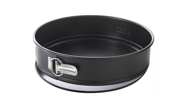 Pyrex Magic Cake Tin