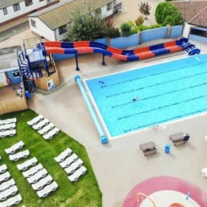 Searles holiday park pool