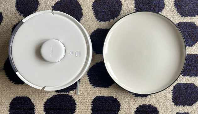SwitchBot Mini K10+ dinner plate