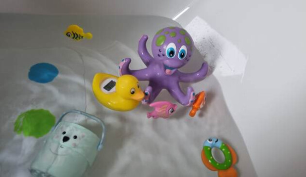 TensCare Digi Duckling bath thermometer with bath toys