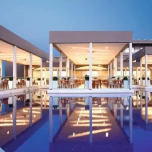 Pool and restaurant at the TUI BLUE Lagoon Princess in Halkidiki